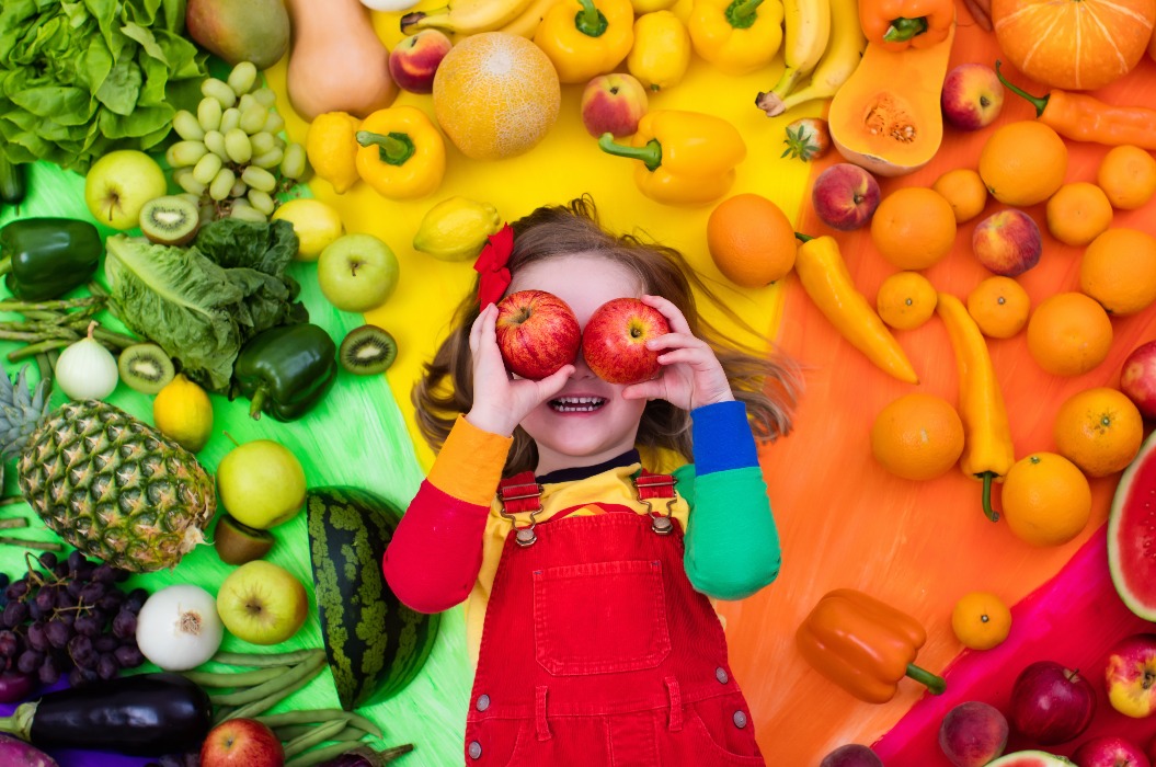 Gesunde Obst- und Gemüsenahrung für Kinder